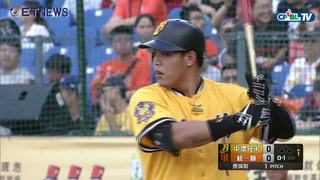 07/02 兄弟 vs 統一 一局上，陳子豪敲出左外野深遠二壘安打
