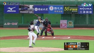 07/13 Lamigo vs 統一 一局上，滿壘情況下，林泓育擊出高飛犧牲打，桃猿先馳得點