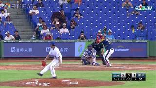 07/16 Lamigo vs 富邦 五局上，林泓育擊出三壘方向車布邊二壘安打