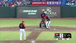 07-23 統一 vs Lamigo 四局下，林泓育擊出左外野方向的陽春砲