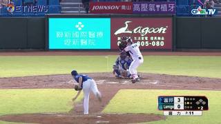 07/25 富邦 vs Lamigo 二局下，小胖林泓育的二壘安打及陳俊秀的適時一擊，Lamigo追回一分