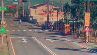 屏東女大生騎機車闖紅自摔 擦撞83歲單車男釀1死…畫面曝光