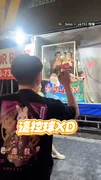【女員工都濕身了】男泰國玩丟球落水全命中！