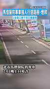 【專車撞樹！】馬偕醫院專車撞人行道路樹、燈桿　2女員工剛下班又進醫院