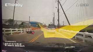 下班警見阿婆路倒　停車幫做CPR搶命成功