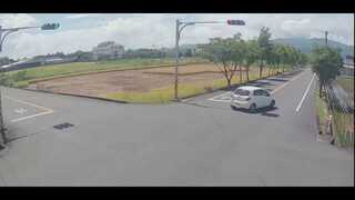 宜蘭三星貨車撞翻轎車釀母女受困，藍白衣路人聯手救援超暖心曝光讚爆