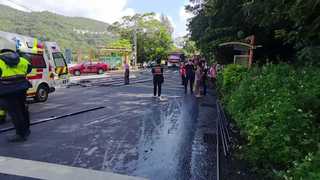新北萬里國光客運與砂石車對撞　釀1命危2重傷