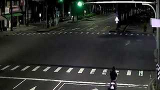 高雄男逆向撞爛13輛機車　車主驚見愛車成廢鐵怒喊「太離譜！