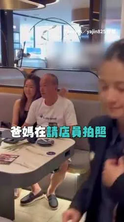 【父親節驚喜】4女兒偷偷同框合照　爸嚇到彈起：以為是P圖XD