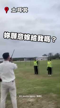 【浪漫變災難】女友空中甜喊「我願意」！飛機下秒失控墜毀