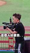 【余祥銓變攝影師？】扛機器滿場狂跑！滿頭大汗超認真