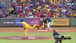 91637 08/05 Lamigo vs 兄弟 三局上，小胖林泓育再補一刀，一發兩分彈持續追加分數