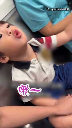 【長大不得了】萌娃見漂亮姐姐不害羞送飛吻～