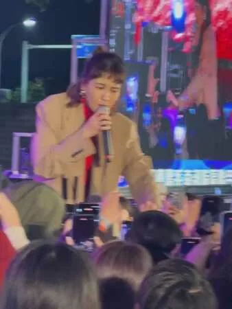 曾沛慈尾牙唱一半慘摔