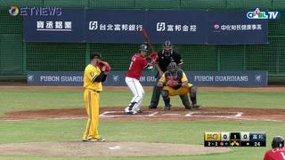 08/20 兄弟 vs 富邦 二局上，于孟馗美技沒收蔣智賢強勁滾地球