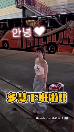 【誰能不愛】被Cue重打招呼秒配合！小粉絲送禮物李多慧彎腰傾聽超親切