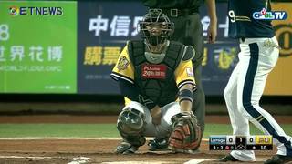 08/30 Lamigo vs 兄弟 一局上，王柏融、林泓育接連的安打，將隊友林智平送回，桃猿攻下一城
