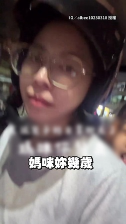 【他還小不能放過他】兒子說媽媽「好老」秒被丟包下車XD