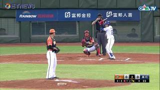 09/17 統一 vs 富邦 二局下，李宗賢擊出游擊方向滾地球形成雙殺