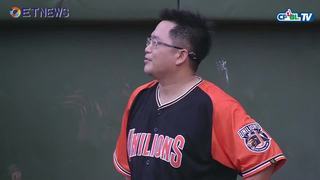 09-23 Lamigo vs 統一 賽前，邀請「老師你會不會回來」故事主角王政忠老師擔任開球嘉賓