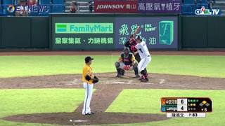 09/28 兄弟 vs Lamigo 五局下，林泓育擊出兩分打點全壘打