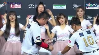 09/29 富邦 vs Lamigo 賽後，林泓育獲頒單場MVP