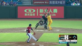 10/28 總冠軍賽G1 兄弟 vs Lamigo 九局上，詹子賢、張志豪安打串連，兄弟再攻下一城