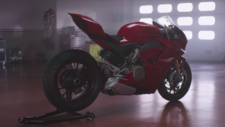 Ducati Panigale V4 - A new opera