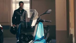 The new C 400 X with BMW Motorrad Connectivity.