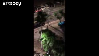 20歲女失戀！嫌樓下砸車聲吵　7樓怒丟信號彈「再燒一台車」