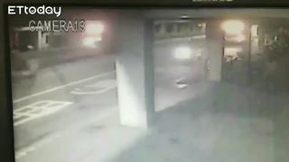 老婦違規穿越馬路　遭貨車撞飛10公尺慘死街頭