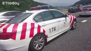 五楊高架北上36.7K計程車自撞護欄　美國籍乘客遭拋車外