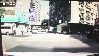 不肖子飆高速當街衝撞老爸　落網還嗆：撞死一個算一個