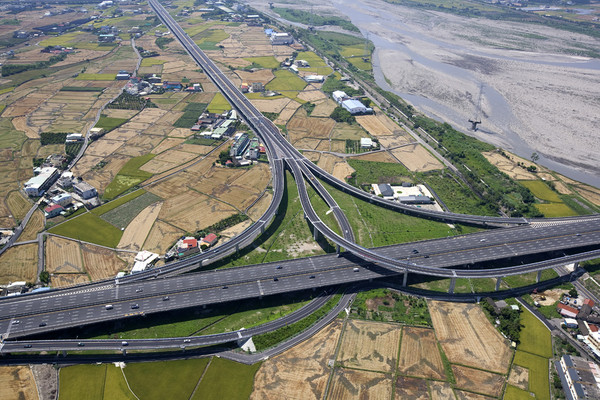 國道空拍美照！霧峰交流道（圖／國工局提供，拍攝者：齊柏林）