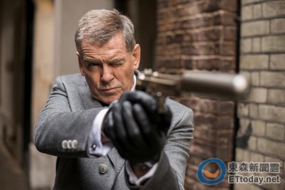「007」布洛斯南回來了！　變身冷血反派槍手追殺女星