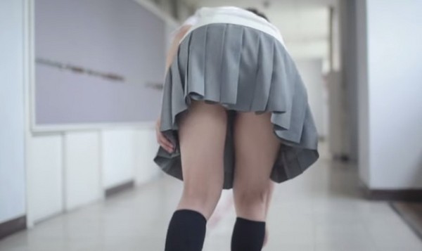 日本,櫻花妹,女學生,制服,蹲下,撿東西