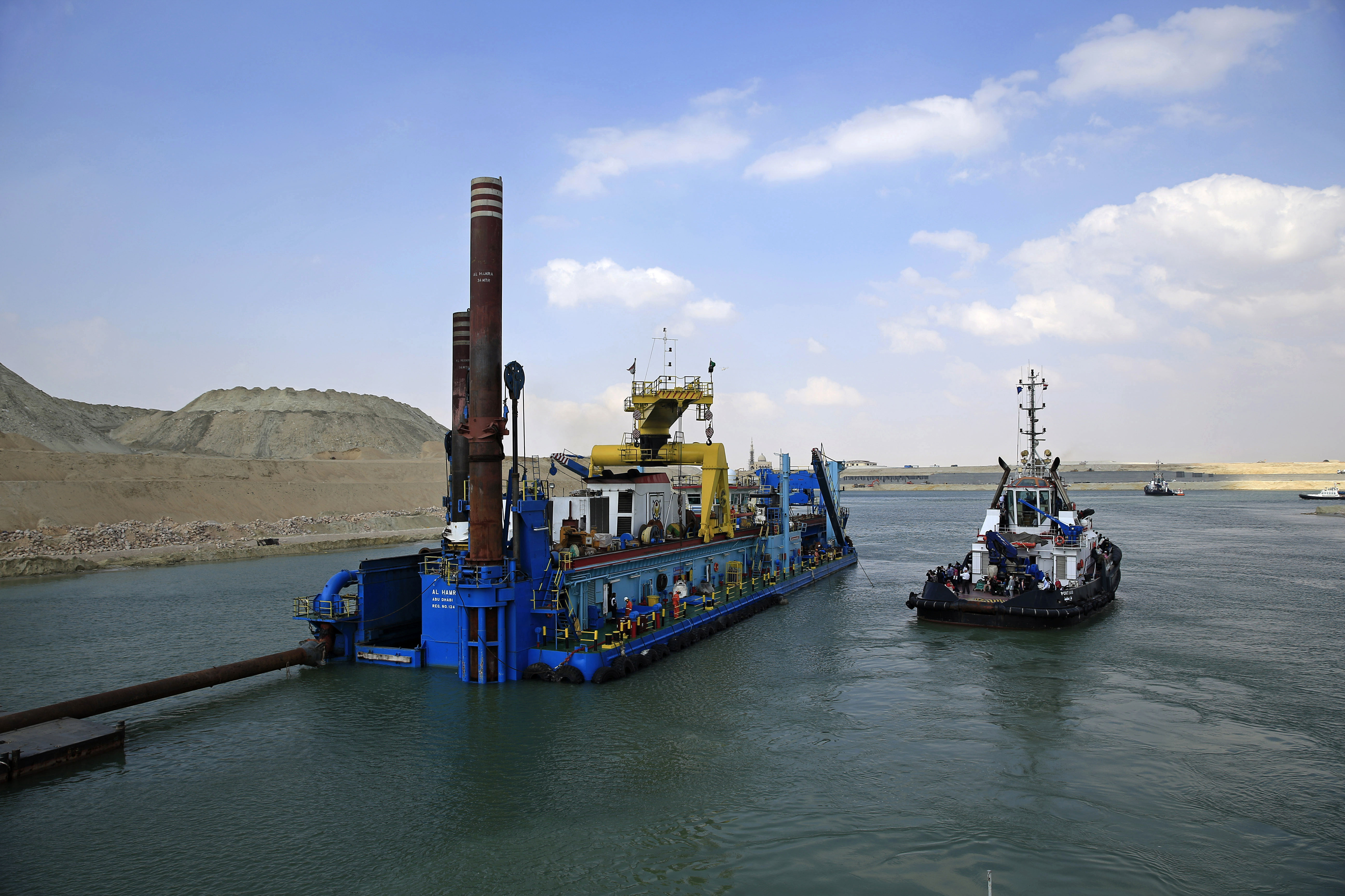 新苏伊士运河首次试航 预计8月开通