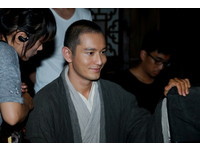 黃曉明結婚前先演和尚！　剃成光頭還是帥得好搶鏡