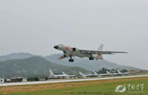 轟-6K。（圖／翻攝自《中國空軍》）