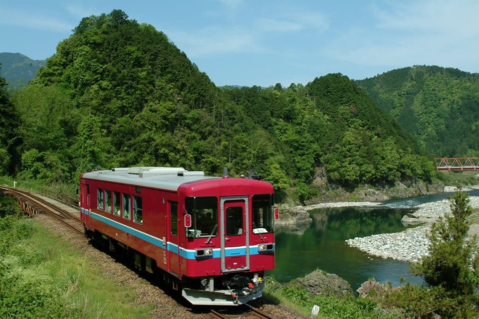 ▲台鐵內灣線與日本長良川鐵道越美南線締結姊妹鐵道，台日鐵道再創合作新契機。（圖／台灣鐵路局提供）