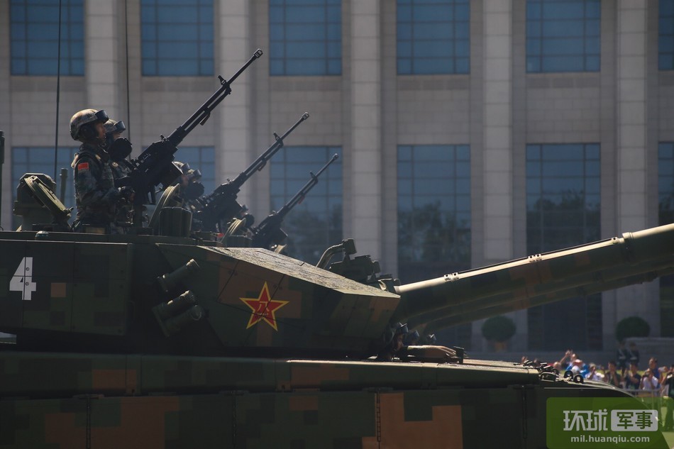 九三閱兵展示「陸戰之王」99A坦克車。（圖／翻攝自環球網）