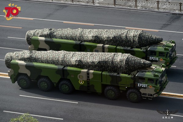 九三閱兵展示「航母殺手」 東風21D反艦彈道導彈。（圖／翻攝自環球網）