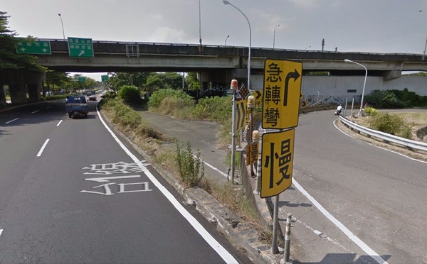 谷歌地圖出現「楠梓百慕達」　網友：街景車也迷路嗎？（圖／翻攝Google Map）