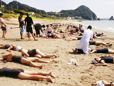 日本恐怖片100名女星下海　驚遇水母襲擊慘叫宛如煉獄