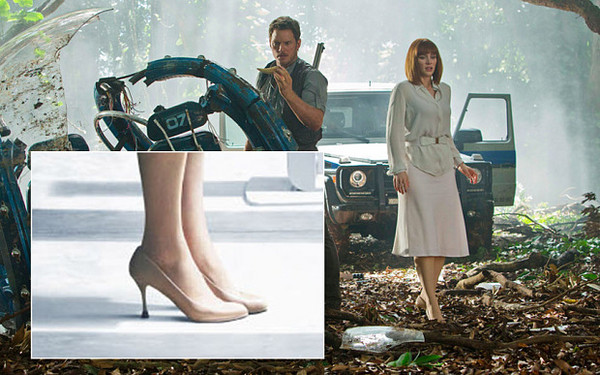《侏儸紀世界》女主角布萊絲霍華現身解釋在片中穿高跟鞋逃跑的原因。（圖／取自網路）