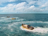 鄭秉泓／《海上情書》：困在海中、迷失在時間裡