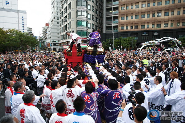 2015台北溫泉季撞轎活動。（圖／記者陳睿中攝）