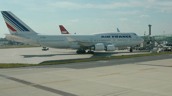 ▲法航波音747停靠戴高樂機場。（圖／翻攝自維基百科）