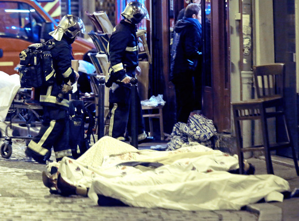 恐怖攻擊,法國巴黎,巴黎,巴黎恐攻,恐攻,祈福（圖／達志影像／美聯社）