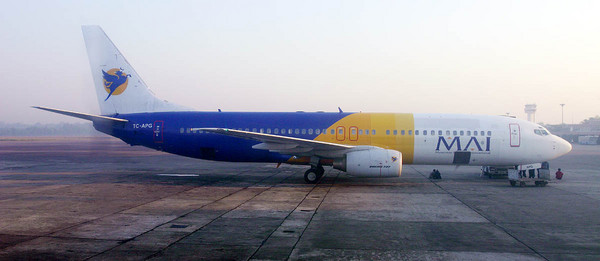 緬甸國際航空的波音737-800在仰光國際機場。（圖／翻攝自維基百科，Jialiang Gao攝）
